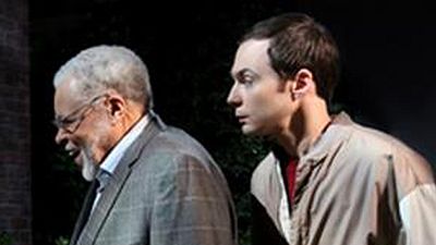 bild aus der news "Star Wars"-Alarm bei "The Big Bang Theory": Szenenbild des Gastauftritts von Carrie Fisher und James Earl Jones