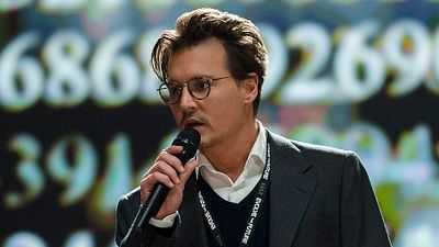bild aus der news Johnny Depp verpixelt langsam auf neuem Poster zum Sci-Fi-Thriller "Transcendence"