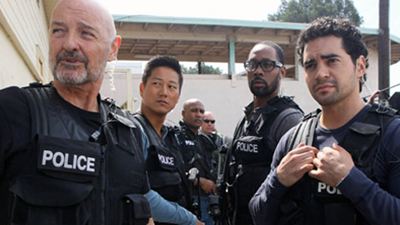 "Gang Related": Neuer Trailer zur Cop/Gangster-Serie mit Ramon Rodriguez und Terry O’Quinn ("Lost")