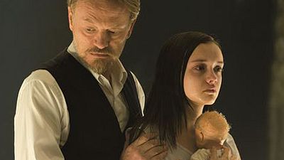 bild aus der news "The Quiet Ones": Deutscher Trailer zum Grusel-Horror mit Jared Harris und Sam Claflin