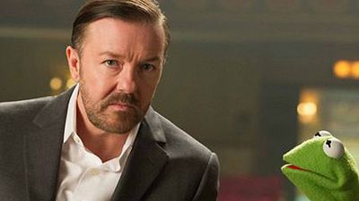 bild aus der news "Stromberg"-Vorlage "The Office" kommt ins Kino – in "Life on the Road" gibt Ricky Gervais erneut den Chaos-Chef