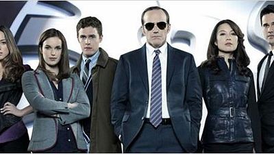 bild aus der news "Marvel's Agents of S.H.I.E.L.D.": Adrianne Palicki auf neuem Bild in hautenger Mockingbird-Kluft 