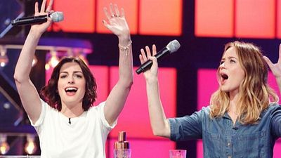 bild aus der news Geniales "Lip Sync Battle": Anne Hathaway leckt als Miley Cyrus den Hammer, Emily Blunt rappt