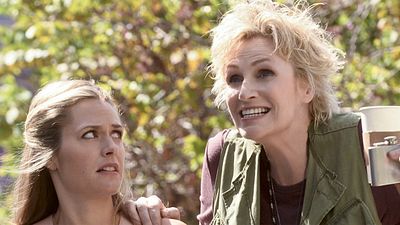 bild aus der news "Angel From Hell": "Glee"-Star Jane Lynch als ruppiger Schutzengel im ersten Trailer zur neuen Comedyserie