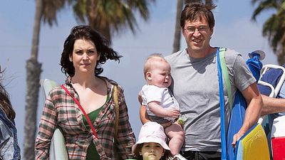 bild aus der news Start der gefeierten HBO-Comedyserie "Togetherness" mit "Two and a Half Men"-Star Melanie Lynskey auf Sky