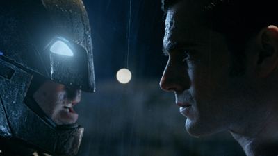 Batmans Kampfrüstung auf neuen Bildern zu "Batman vs. Superman: Dawn Of Justice"