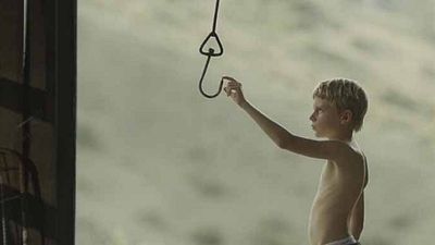 bild aus der news Im Trailer zum Thriller "The Boy" entwickelt ein kleiner Junge eine morbide Leidenschaft