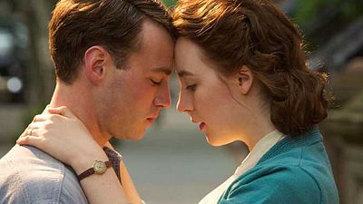bild aus der news Zwei Männer und zwei Welten: Saoirse Ronan muss sich im neuen Trailer zum potentiellen Oscar-Hit "Brooklyn" entscheiden