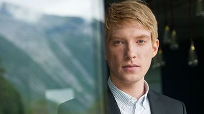 bild aus der news "Ex Machina"-Star Domhnall Gleeson spielt im "National Lampoon"-Biopic den Gründer und Autor Henry Beard