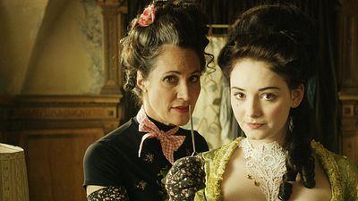 bild aus der news Zeitreisen, Liebesgeständnisse und Verfolgungsjagden: Erster Trailer zu "Smaragdgrün"