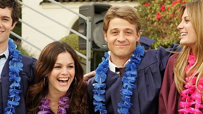 bild aus der news Wenn die Doktorhüte fliegen: Die 15 emotionalsten Abschlussfeiern in US-Serien [Bildergalerie]