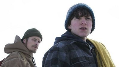 bild aus der news "Edge Of Winter": Im ersten Trailer zum Thriller strandet Spider-Man Tom Holland mit seinem labilen Vater Joel Kinnaman im Wald