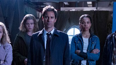 bild aus der news "Travelers - Die Reisenden": Start der etwas anderen Zeitreise-Serie des "Stargate SG-1"-Co-Schöpfers auf Netflix
