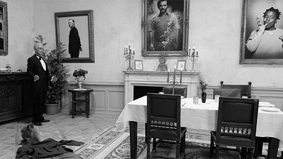 bild aus der news Eingeladen sind Frank Underwood, Pablo Escobar & Co.: Seht "Dinner For One" in der Netflix-Version