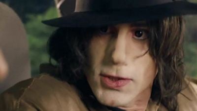 Joseph Fiennes als Michael Jackson: Erster Trailer zu "Urban Myths" mit u. a. noch "Game Of Thrones"-Star Iwan Rheon als Hitler