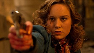 bild aus der news In Deckung! Im deutschen Trailer zu "Free Fire" fliegen Brie Larson und Armie Hammer die Kugeln nur so um die Ohren