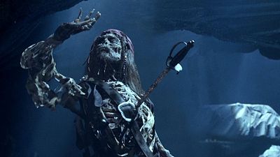 bild aus der news "Fluch der Karibik": Darum verwandeln sich die Geisterpiraten nur im Mondschein in Skelette