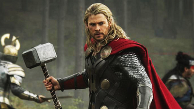 bild aus der news Thor spielt mit Puppen: Im neuen "Avengers 3: Infinity War"-Setvideo hämmert Chris Hemsworth seine Kollegen weg
