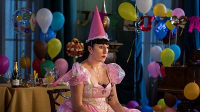 bild aus der news Dinner für Spinner im ersten deutschen Trailer zu "Madame" mit Toni Collette und Harvey Keitel