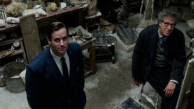 bild aus der news "Final Portrait": Armie Hammer sitzt im ersten Trailer zum Künstler-Drama für Geoffrey Rush Modell