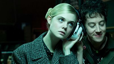 bild aus der news "How To Talk To Girls At Parties": Im ersten Trailer mischt Elle Fanning als Alien die Londoner Punk-Szene auf