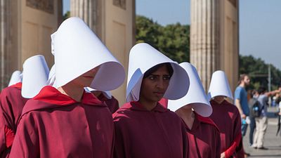 bild aus der news US-Hit "The Handmaid's Tale" kommt endlich nach Deutschland: Coole Promo-Aktion in Berlin