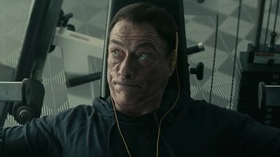 bild aus der news "Jean-Claude Van Johnson": Im ersten langen Trailer ist Jean-Claude Van Damme schwer eingerostet