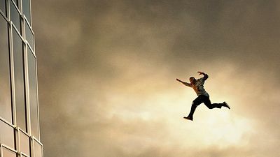 bild aus der news "Skyscraper": Dwayne Johnson rettet im Super-Bowl-Spot Menschen aus einem Mega-Wolkenkratzer