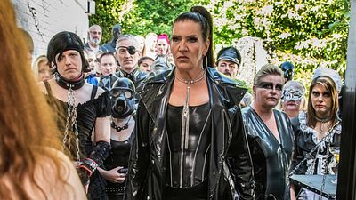 bild aus der news "Sklave/in gesucht": Im ersten Trailer zu Oskar Roehlers "HERRliche Zeiten" wird Ausbeutung umgedreht