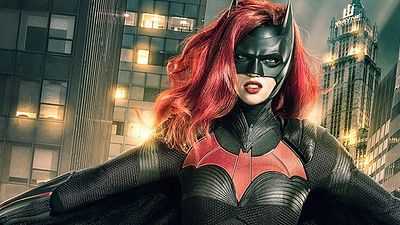 bild aus der news "Elseworlds"-Crossover: So treffen Arrow, The Flash und Supergirl auf Batwoman