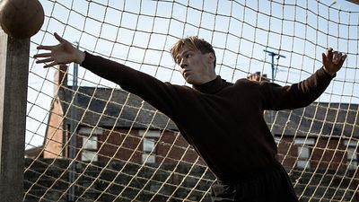 bild aus der news "Trautmann": Dieser "Harry Potter"-Star ist aktuell im Kino kaum wieder zu erkennen