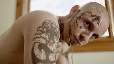 bild aus der news "Skin"-Trailer: Ein tätowierter Neonazi will aussteigen und braucht eine neue Haut