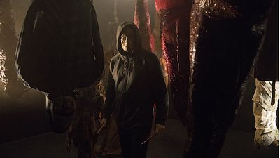 bild aus der news Mit einer echten Horror-Ikone: Deutscher Trailer zum Gruselpark-Slasher "Hell Fest"