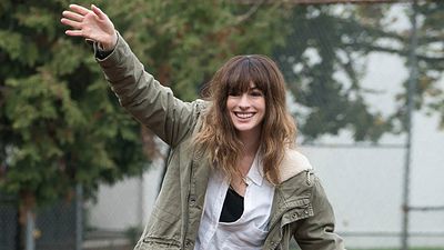 bild aus der news Anne Hathaway und die "How I Met Your Mother"-Mutter im ersten Trailer zur RomCom-Serie "Modern Love" 