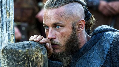 bild aus der news "Vikings"-Star Travis Fimmel wird in "Die In A Gunfight" mit Alexandra Daddario zum liebeskranken Profikiller