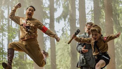 bild aus der news Mit Taika Waititi als Hitler: Langer deutscher Trailer zum Oscar-Kandidaten "Jojo Rabbit"