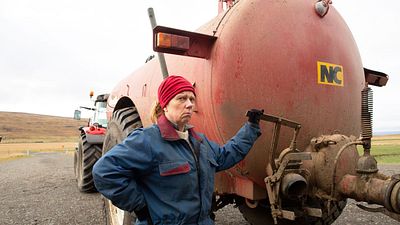 bild aus der news Der deutsche Trailer zu "Milchkrieg in Dalsmynni": Mit Jauche gegen die Korruption