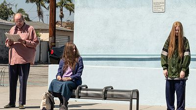 bild aus der news "Kajillionaire"-Trailer: Trickbetrügerin Evan Rachel Wood lässt selbst die "Ocean's Eleven"-Gauner alt aussehen