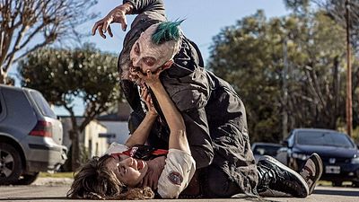 bild aus der news Neu im Heimkino: Ein abgedrehtes Horror-Feuerwerk mit Ekel-Monstern, literweise Blut und Rockmusik!