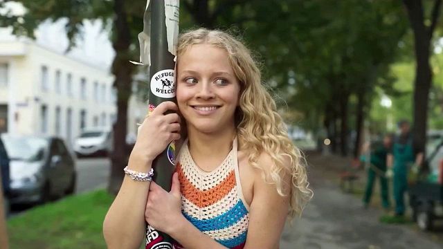 bild aus der news Neben "Der Schuh des Manitu" gab es 2001 noch einen zweiten deutschen Kultfilm: Der Trailer zum "Mädchen Mädchen"-Remake ist da!