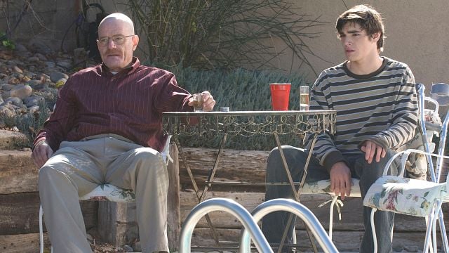 bild aus der news "Breaking Bad"-Star RJ Mitte mit 34 Jahren gestorben: Auch Bryan Cranston verabschiedet sich emotional von seinem Serien-Sohn