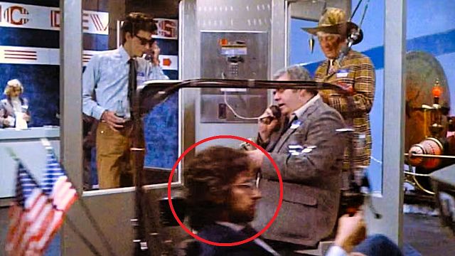 bild aus der news Habt ihr ihn erkannt? Einer der größten Regisseure aller Zeiten versteckt sich im Getümmel der Kult-Horrorgroteske "Gremlins"!