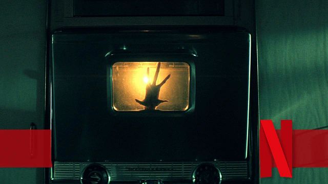 bild aus der news Neu auf Netflix: Die neue Sci-Fi-Horror-Serie der Duffer-Brüder – wie "Stranger Things", aber ohne die Kids aus Hawkins!