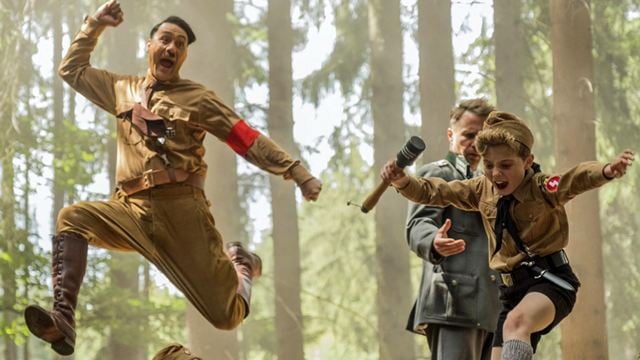 TV-Tipp: Heute Abend läuft der lustigste Film 2020 – mit einem Marvel-Star als Hitler
