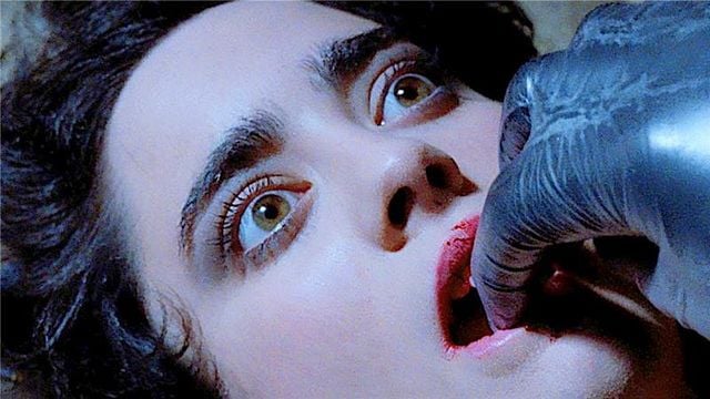 bild aus der news Fesselnd, sadistisch und atemberaubend: Dieser stylische Horror-Klassiker war 25 Jahre indiziert – bald erscheint er in 4K!