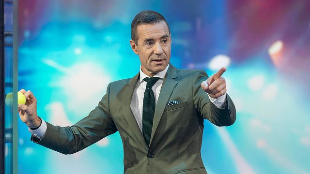 bild aus der news Kai Pflaume sorgt für peinliche Panne: "Let's Dance"-Stars müssen ARD-Moderator korrigieren