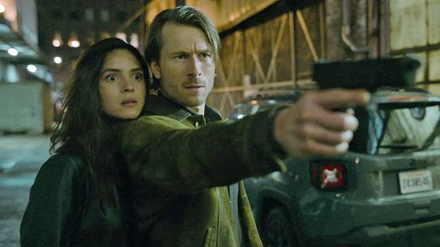 Bei uns im Kino statt auf Netflix: Deutscher Trailer zu "A Killer Romance" mit "Wo die Liebe hinfällt"-Star Glen Powell