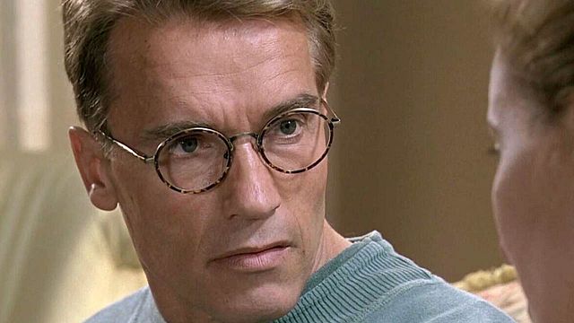 bild aus der news "Was soll ich sagen?": Arnold Schwarzenegger war bei diesem 90er-Kultfilm nicht er selbst – schuld war ein berühmter Kollege!