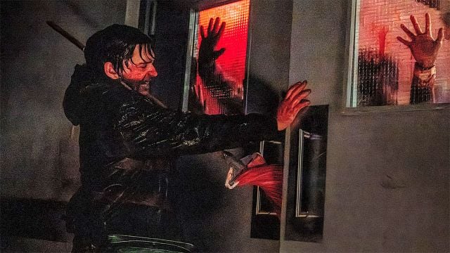 bild aus der news Auge in Auge mit einem Zombie-Baby: Wir waren am (sehr!) blutigen Set des neuen "Resident Evil"-Films