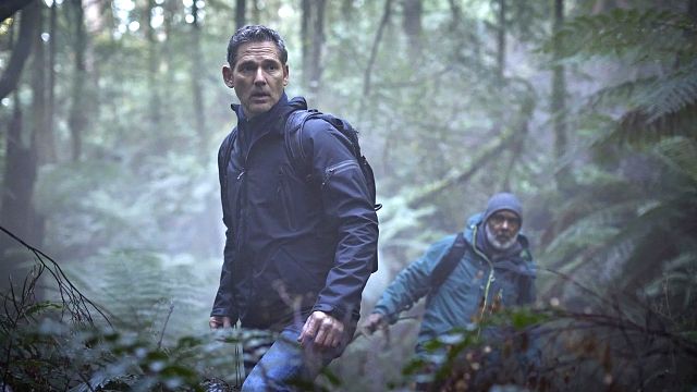 bild aus der news TV-Premiere: In diesem Thriller vor grandioser Naturkulisse verschwindet ein "The Last Of Us"-Star im Wald